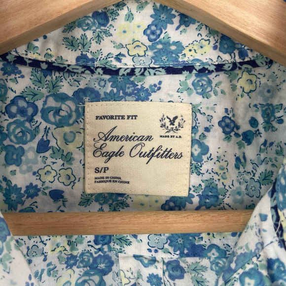 American Eagle Floral Button Up Shirt Blouse - Picture 5 of 6